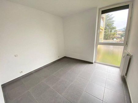 Location appartement rénové 5 pièces 81.31 m² à Gigean (34770) - Photo 5