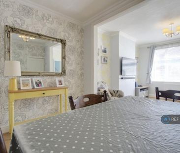 3 bedroom terraced house to rent - Photo 3