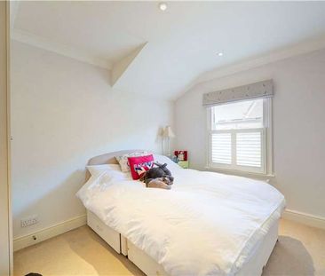 Beautiful refurbished three bedroom cottage in the sought after 'To... - Photo 2