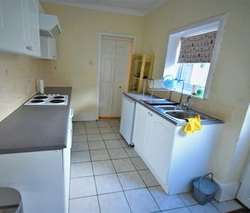 Terraced House to rent on - Photo 5