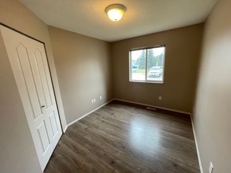 Gorgeous 2-Bedroom Ground Floor Condo in Stony Plain - Photo 3