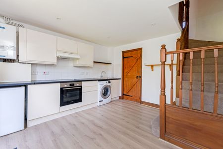 Station Road, CM24, Stansted - Photo 5