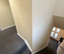 4 bedroom semi-detached house to rent - Photo 5