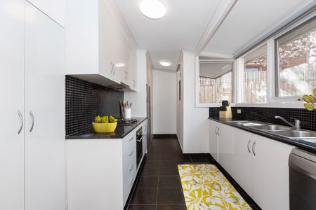 6 Devon Street, Caulfield VIC 3162 - House For Rent | Domain - Photo 4