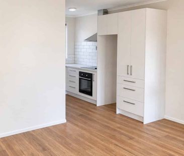 Redecorated, Two Bedroom Unit In Ham East - Photo 3