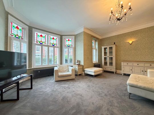 Raynham Avenue, Didsbury, Manchester, M20 6BW - Photo 1