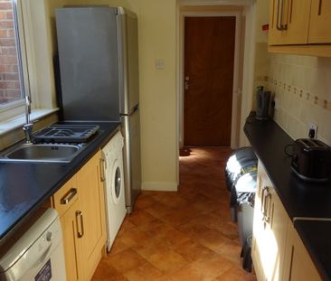 12 Grange Street - Huge 4 bedLoughborough - Photo 3