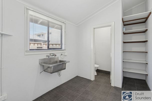 AIR CON, FLOORBOARDS, SPACE FOR A BOAT - Photo 1