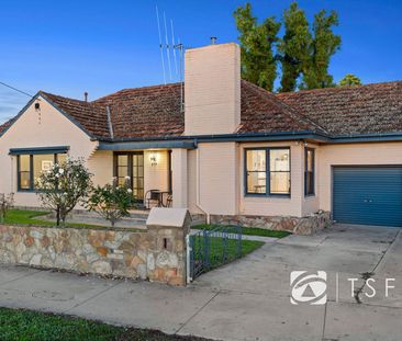 Spacious Family Home in Golden Square - Photo 5