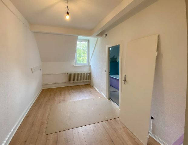Wohnen zur Miete in einer Burg? 4-Zimmer Wohnung in der Burg Volperhausen! - Foto 1