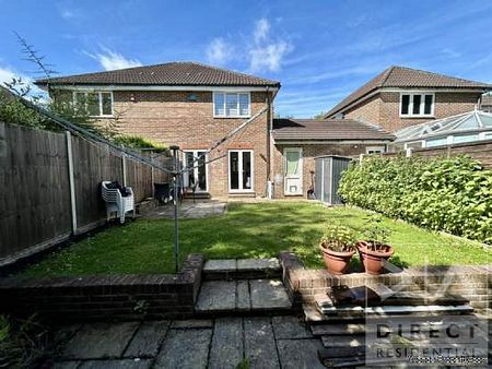 3 bedroom property to rent in Tadworth - Photo 5