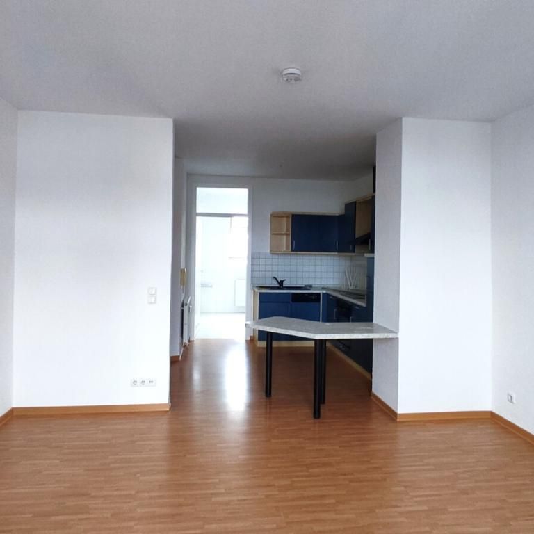 2-Zimmer-Dachgeschoss-Wohnung mit Einbauküche! - Photo 1