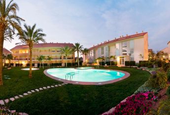 For long-term rent: apartment in Javea, Golden Garden urbanization, with 2 bedrooms and a pool.