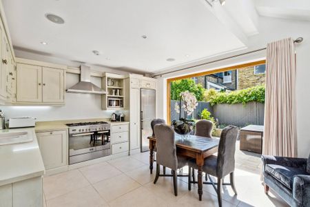 3 bedroom terraced house to rent - Photo 2