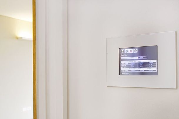 TWO BEDROOM APARTMENT IN SOUGHT AFTER DEVELOPMENT | Unfurnished - Photo 1