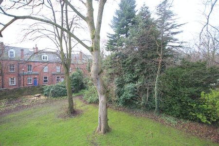 Grosvenor Park Gardens, Hyde Park - Photo 2