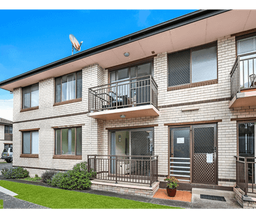 3 bedroom, Ground Floor Unit - Photo 6