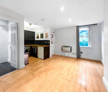 Front Room (Wagner), Flat 3, 55/57 Cathedral Road, Cardiff CF11 9HD - Photo 2