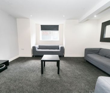 Manor Drive, Leeds - Photo 3