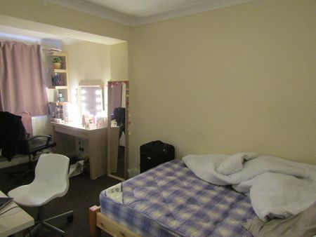 6 bedroom terraced house to rent - Photo 5