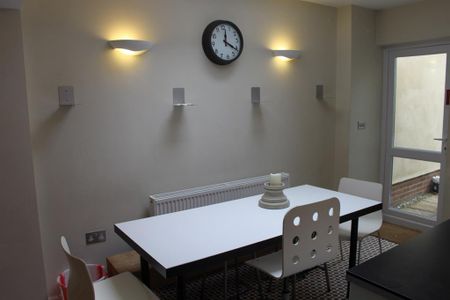5 bedroom terraced house to rent - Photo 3