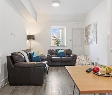 3 bedroom flat to rent - Photo 3