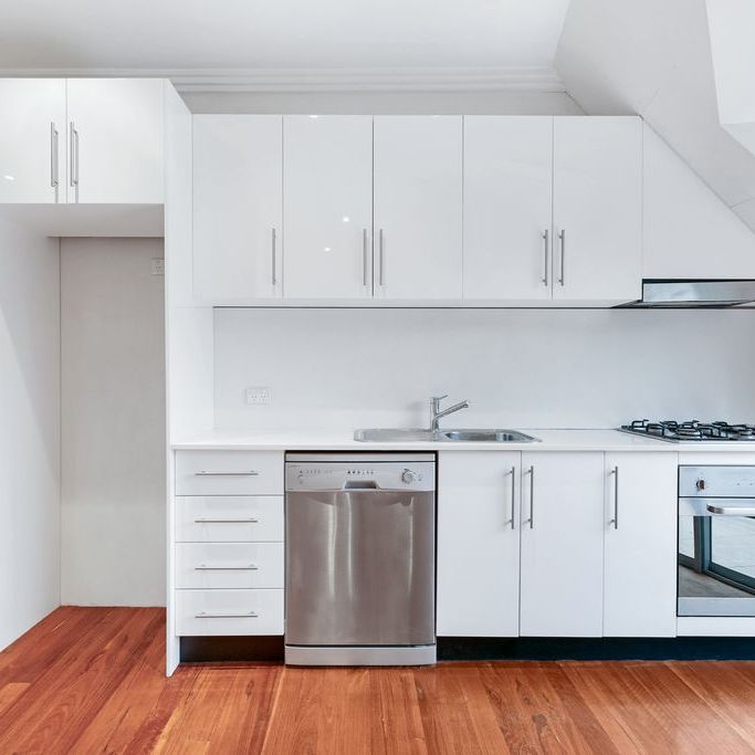 Studio apartment located on King Street - Photo 1