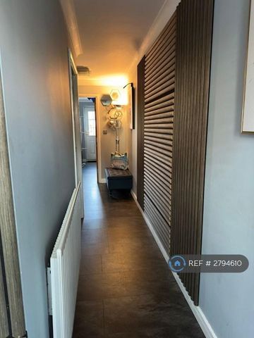 1 bedroom in a house share to rent - Photo 2