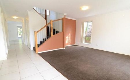 Call Justin to arrange inspection. Modern Home - Pool - Gym - Tennis Court!! $880 per week 4 Large Bedrooms Family Home - Photo 2