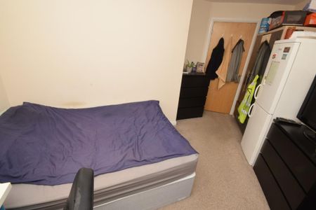 3 bedroom apartment to rent - Photo 3