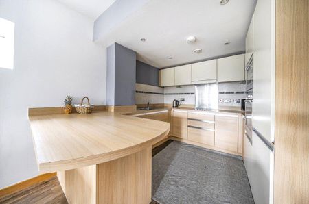 2 bedroom flat to rent - Photo 2