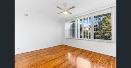 Full brick family home nestled in peaceful street - Photo 5