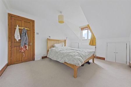 2 bedroom flat in London - Photo 4