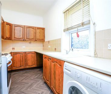 2 bedroom end of terrace house to rent - Photo 4