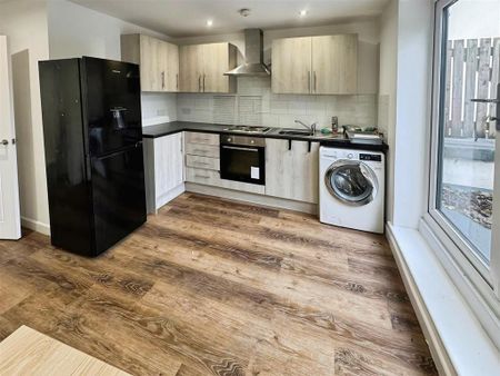 3 bedroom apartment to rent - Photo 5