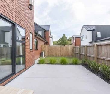 Three Bedroom/2 Bathrooms Townhouse Queenwood - Photo 4