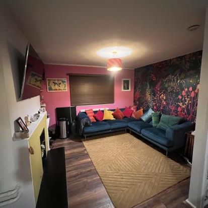 Warm and welcoming home in quiet corner of Stepney Green - Photo 2