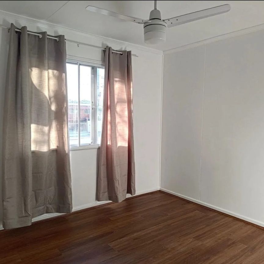 Great 4 bedroom highset, with polished timber floorboards throughout. - Photo 1