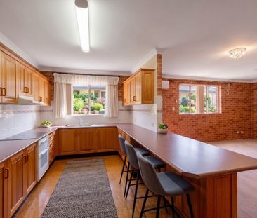 Spacious 4-Bed Coastal Townhouse | Long Jetty - Photo 5