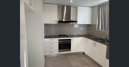 Woooo......North Facing Apartment, quiet aspect with greeny oval view and big Balcony - Photo 5