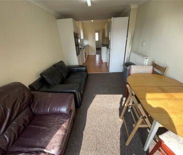 4 bedroom detached house to rent - Photo 2