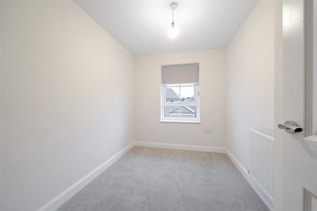 3 Bedroom House - Semi-Detached - Photo 2