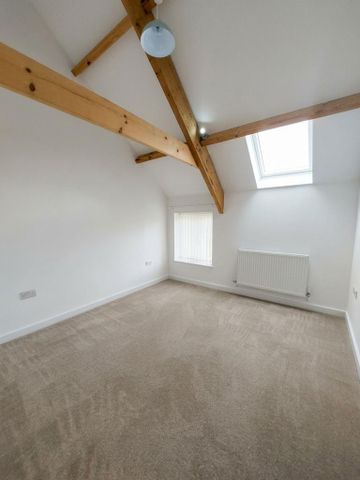 4 bedroom semi-detached house to rent - Photo 3