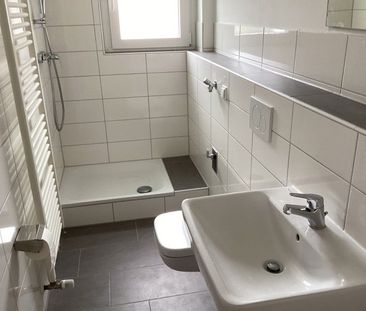 Neu modernisierte Wohnung mit Duschbad und Vinyl-Designboden - Foto 1