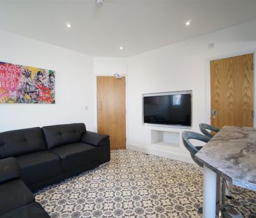 94 Caernarfon Road - Photo 2