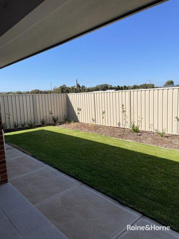 4 Bedroom Home - Photo 2