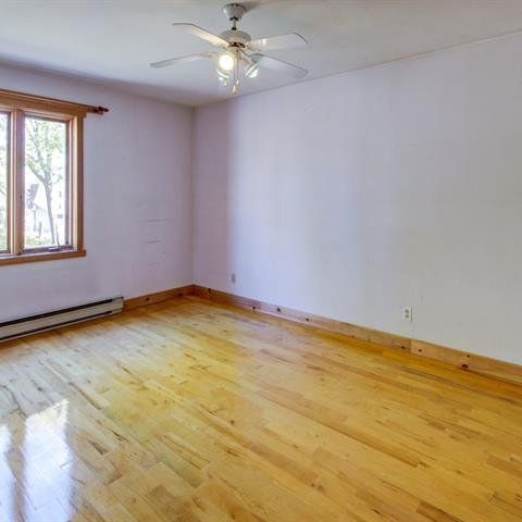 67 Av. Queen - Photo 1