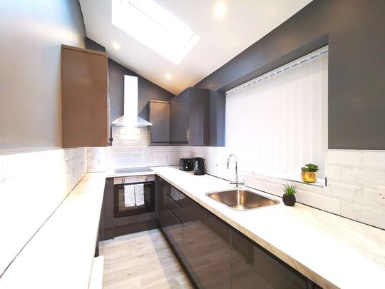 3 bedroom flat to rent - Photo 1