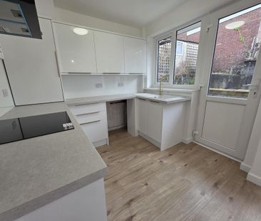 3 bedroom semi-detached house to rent - Photo 6