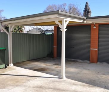 SPACIOUS FAMILY HOME IN A CONVENIENT CBD FRINGE LOCATION - Photo 1